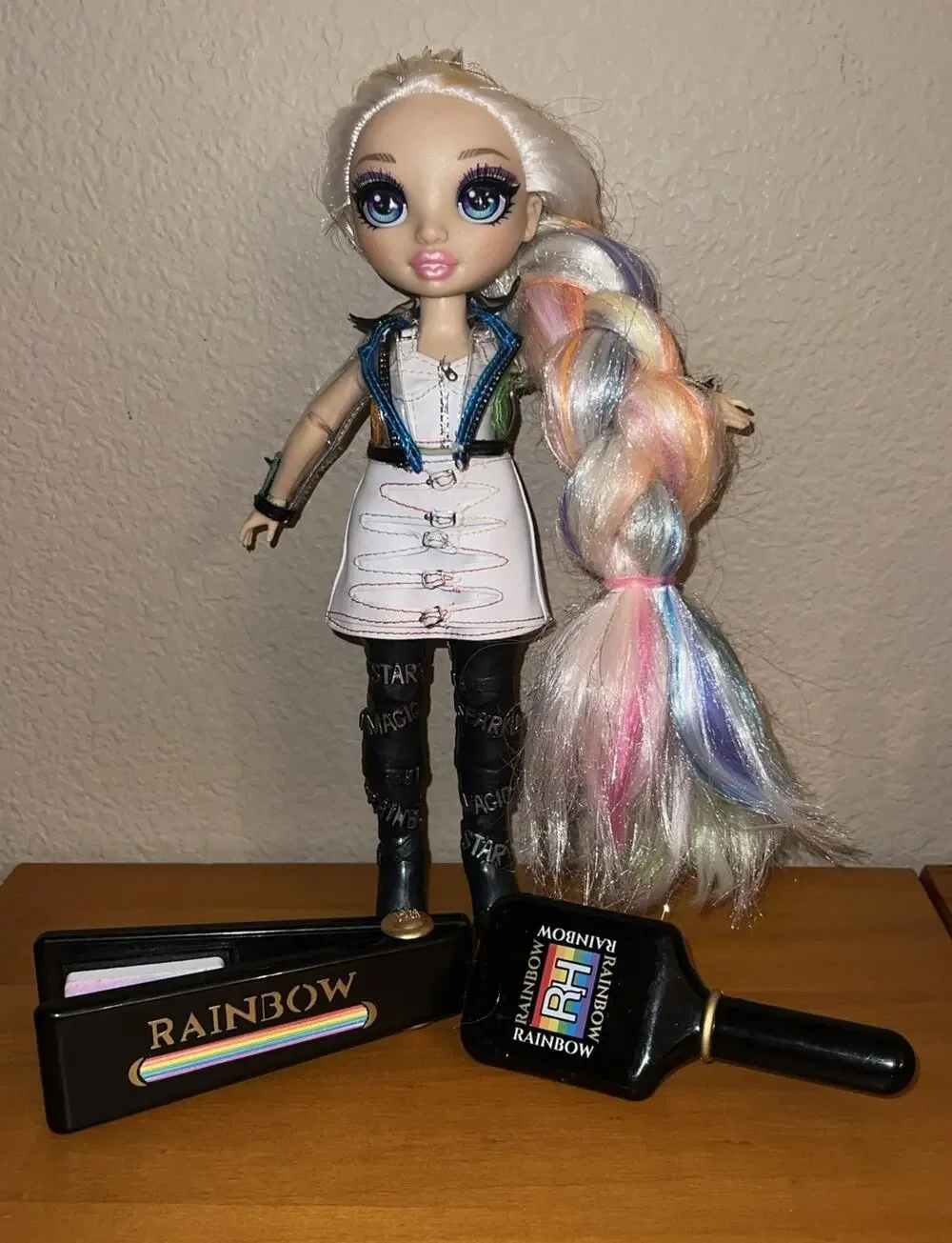 Rainbow High Amaya Raine Hair Studio Doll Series 1 Articulated Long White Hair